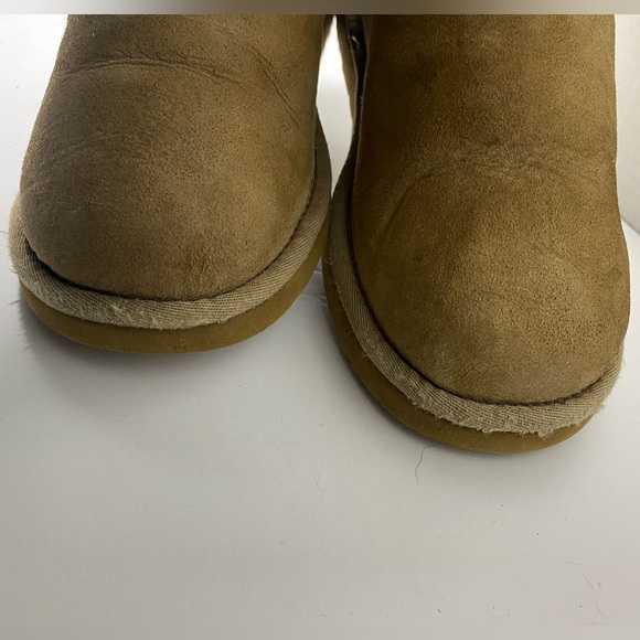 Ugg Pre-Owned Women's Bailey Button I| Sand Boots size 7 - Picture 6 of 9